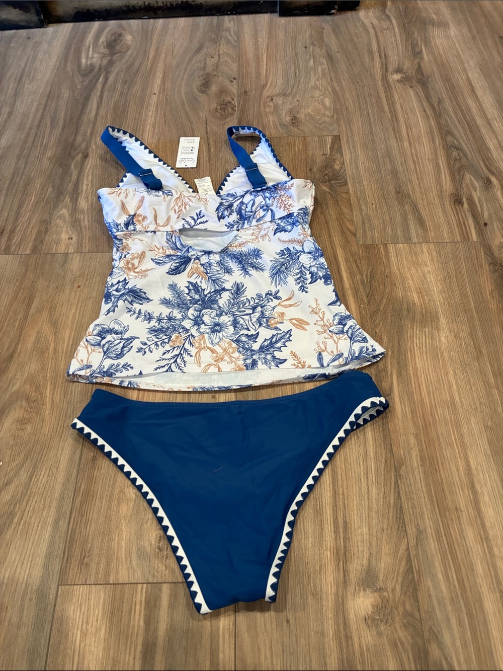 CUPSHE 2 PIECE BRAND NEW BATHING SUIT SIZE M - Picture 2 of 4